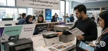 چند دانشجو در حال انتخاب بهترین پرینتر برای دانشجویان